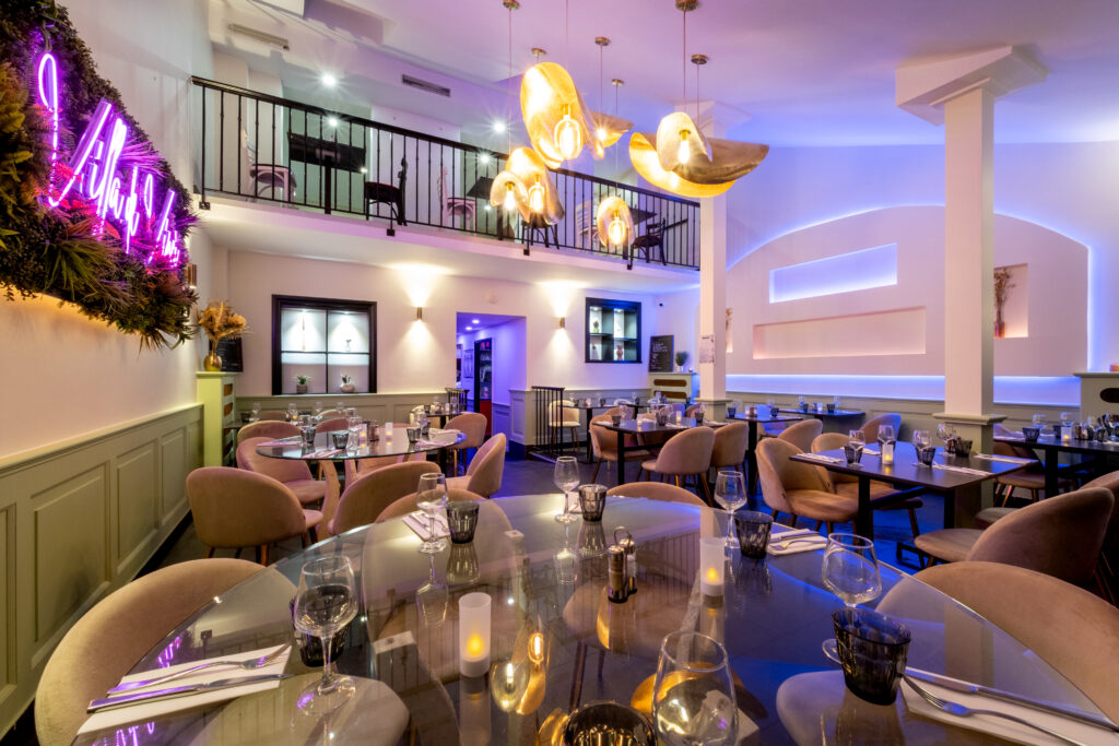 restaurant-romantique-montgeron-deco-chaleureuse-grandesalle